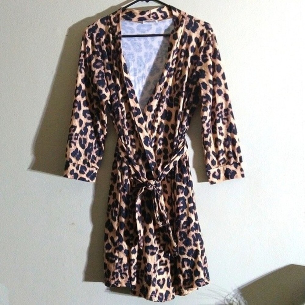 HOT TOUCH LEOPARD PRINT ROBE -